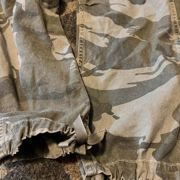 REVOLVE Maxwell Cargo Pants in Renegade GRLFRND
Color:Renegade sz 32 - Picture 3 of 5